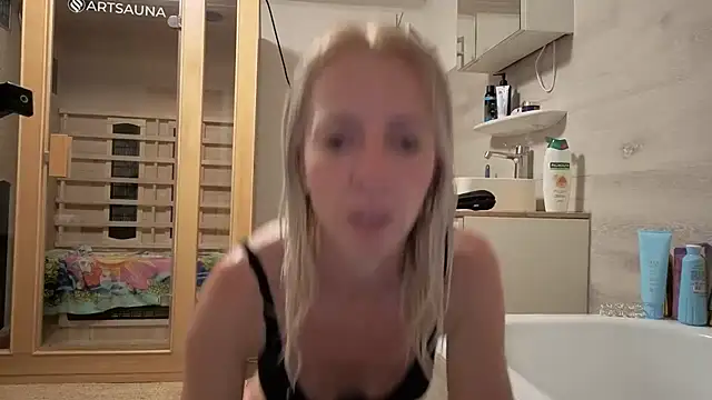 Chat +18 de PinkladyCora ao vivo
