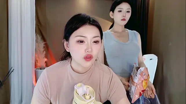 Banana-Milk69's Live XXX Chat