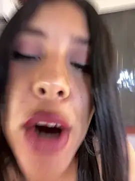 צ'אט XXX בשידור חי של MiaAndrade