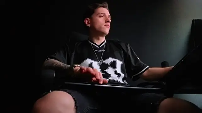 Онлайн чат XXX FelixStarkk