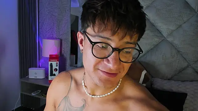 XXX chat uživo modela Hassbyd