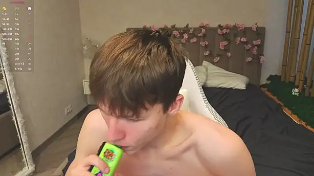 cuMte_boy Webcam-Show