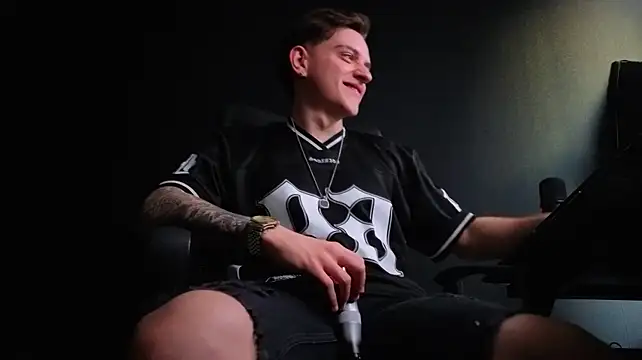 Онлайн чат XXX FelixStarkk