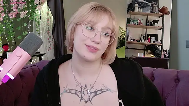 Morvelyn: απευθείας συνομιλία ΧΧΧ