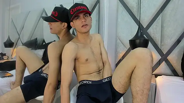 צ'אט XXX בשידור חי של OliverMillerr