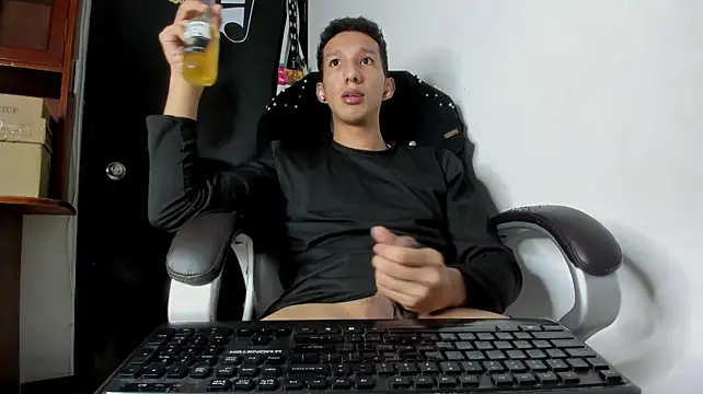 AlphaMarco Chat XXX live
