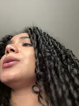 Chat +18 de Curlyierr ao vivo