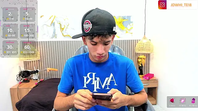 Онлайн чат XXX JDWhite18