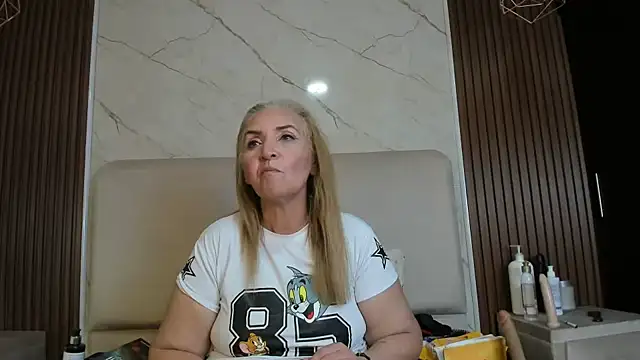 queenstarhy's Live XXX Chat