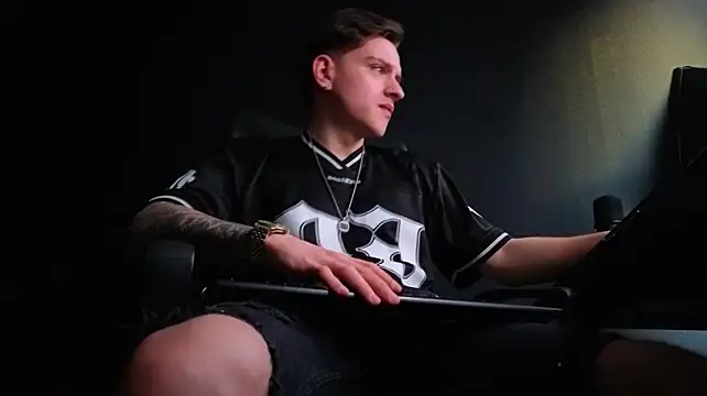 دردشة FelixStarkk الجنسية المباشرة