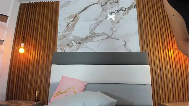 IVONNEREYES live XXX chat