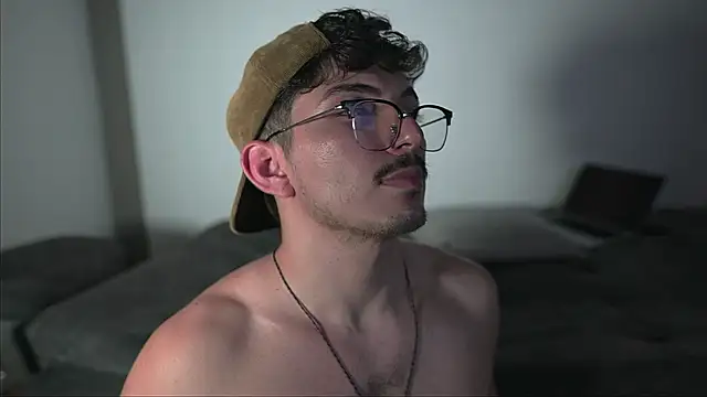 Chat +18 de simoon_01 ao vivo