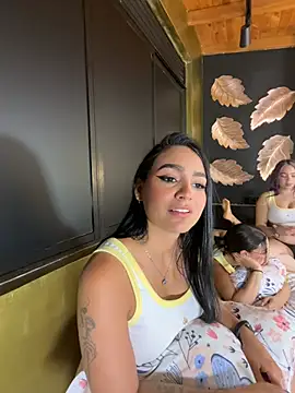 Ashlyrouxx's Live XXX Chat