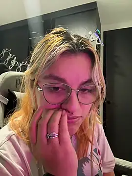 Sophia_Weest99: απευθείας συνομιλία ΧΧΧ