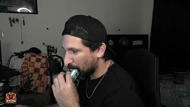צ'אט XXX בשידור חי של DevilPup75_