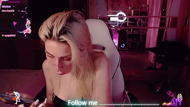 AnnieGOld_ Adlı Modelin Canlı XXX Sohbeti