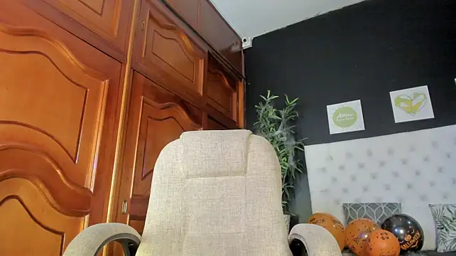 Sara_Tukson 现场XXX聊天