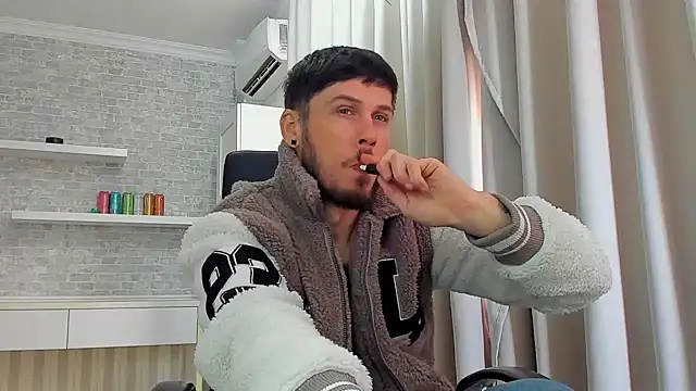 JonahShaw's Live XXX Chat