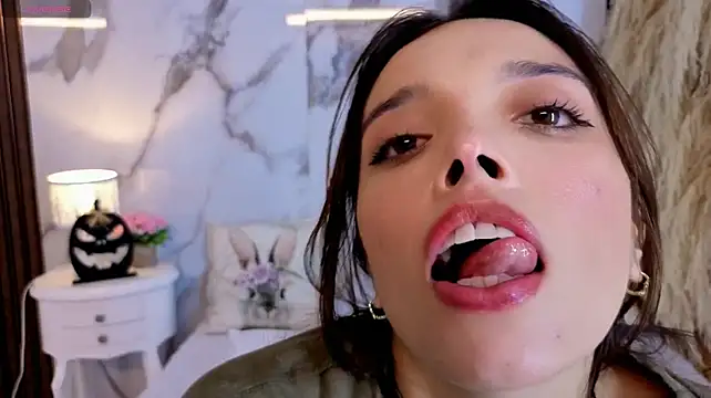 hannahill69 Adlı Modelin Canlı XXX Sohbeti