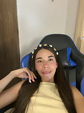 Milleradhara24 Adlı Modelin Canlı XXX Sohbeti