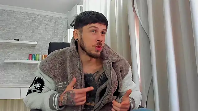 Chat XXX en directo de JonahShaw