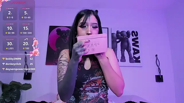 Chat +18 de Kat_VonDe ao vivo