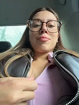 צ'אט XXX בשידור חי של Jucie_Boom