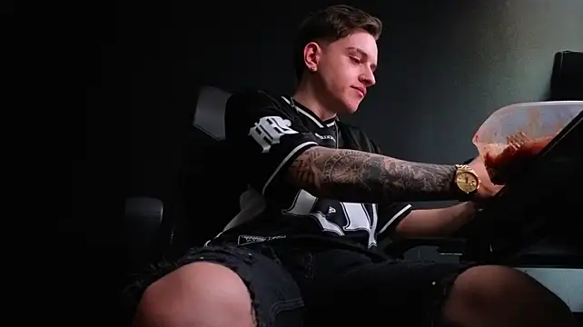 FelixStarkk élő XXX-chatje