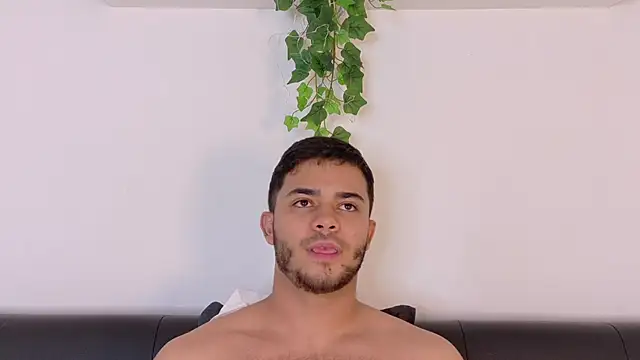 TylerWest_ élő XXX-chatje