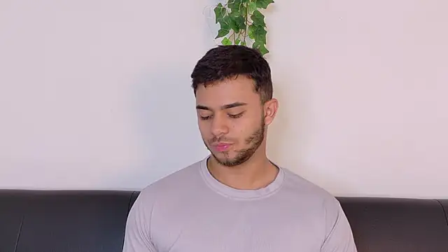 XXX chat uživo modela TylerWest_