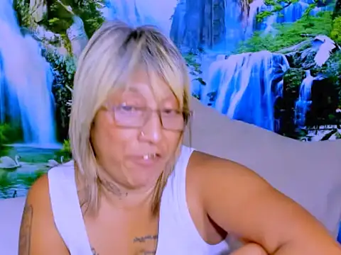 Chat +18 de indianroxy ao vivo