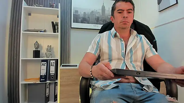 JuanKFit_45's Live XXX Chat