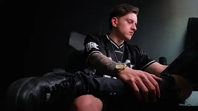 FelixStarkk – Naživo XXX chat