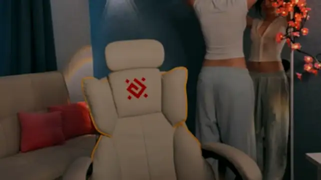 צ'אט XXX בשידור חי של noonespyed