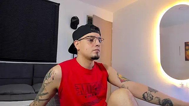 alejandro_calderon1's Live XXX Chat