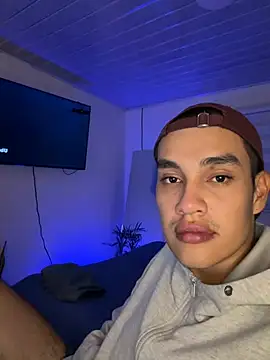 stivenguzman99's Live XXX Chat