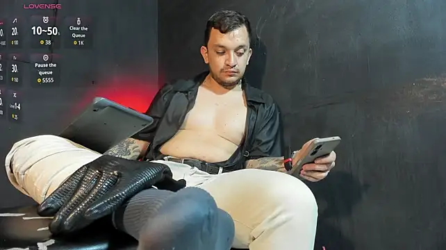 Chatroom XXX en direct de Tonny_paganni