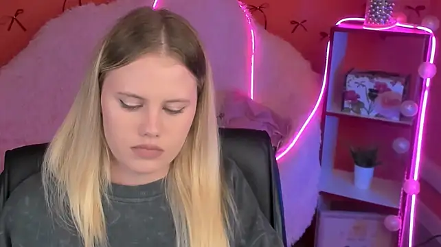 LanaWey Adlı Modelin Canlı XXX Sohbeti