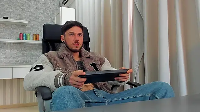 Chatroom XXX en direct de JonahShaw