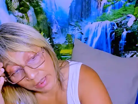 Chat +18 de indianroxy ao vivo