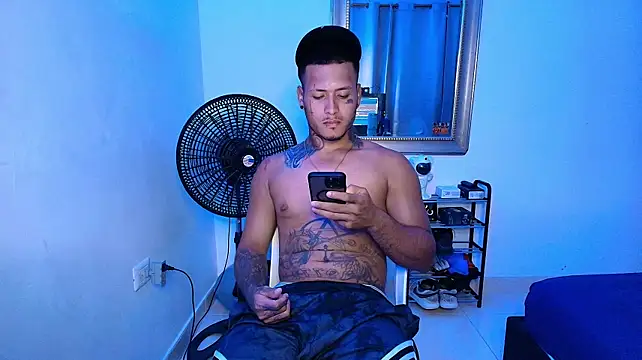 XXX chat uživo modela crow_black00