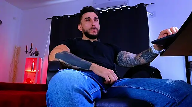 MightyAaron66 live XXX chat