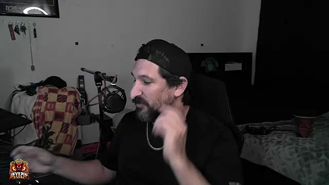 XXX chat uživo modela DevilPup75_