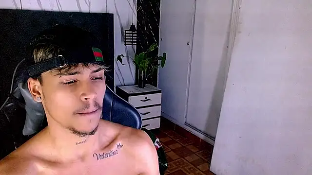 Chat +18 de Angel_foxc13 ao vivo