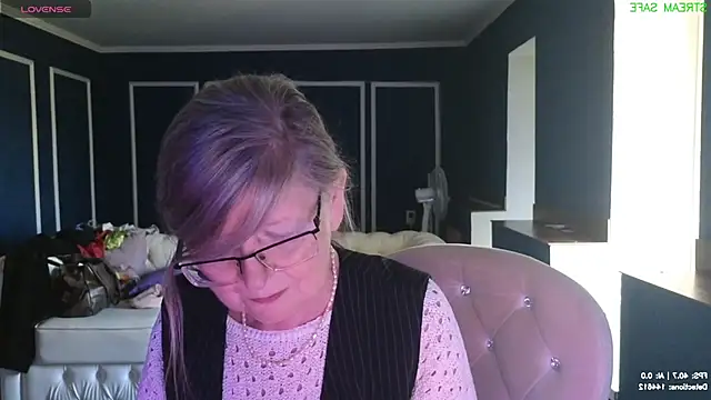 Chat +18 de Pippa_Pebble ao vivo