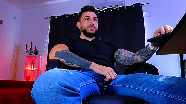 MightyAaron66 Live XXX-Chat