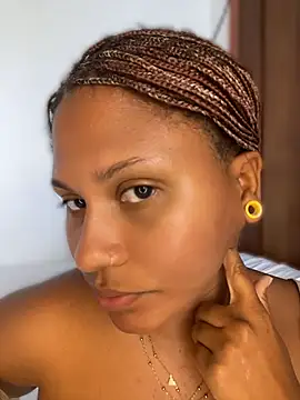 Chat +18 de madelltheebony ao vivo