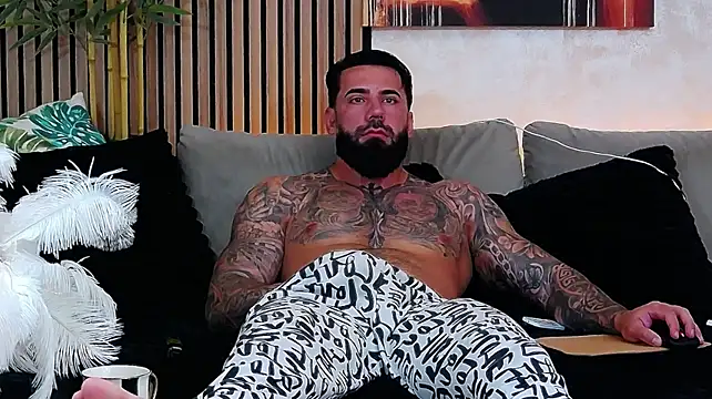 masterkingofmusclee Adlı Modelin Canlı XXX Sohbeti