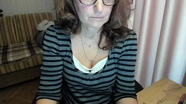 Chat +18 de lauraoven ao vivo