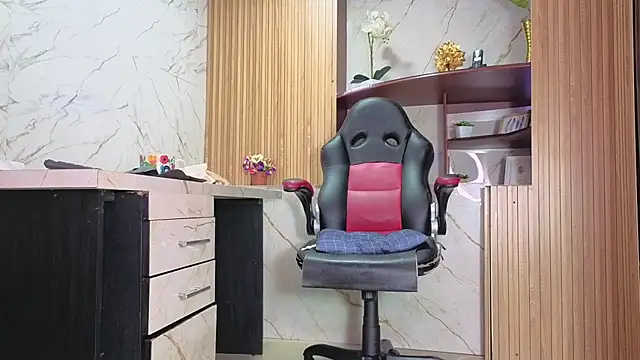 MissEscarleth 现场XXX聊天
